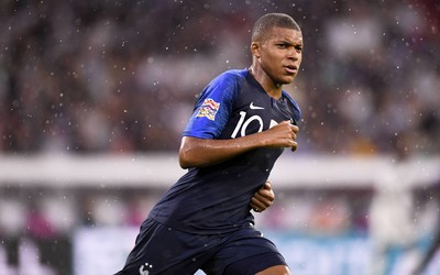 雷速电竞焦点-于帕梅卡诺又和队友庆祝激情