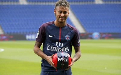 雷速电竞动态-伊朗足球联赛外援天价转会破纪录