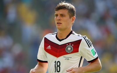 雷速电竞独家-内维斯戴队长袖标领导全队